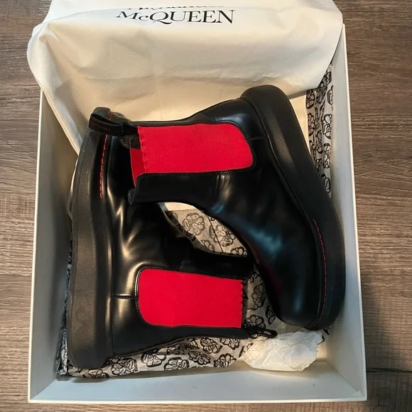 Alexander McQueen Chelsea boot - Picture 6 of 8